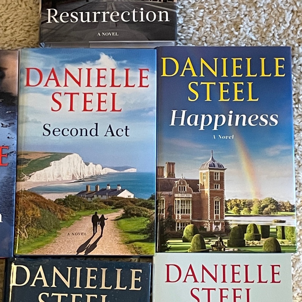 Danielle Steel Book Collection - Picture 4 of 5